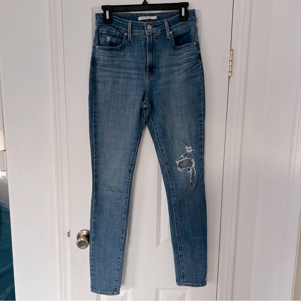 Leviโs Busted Knee Distressed High Rise Skinny Jeans